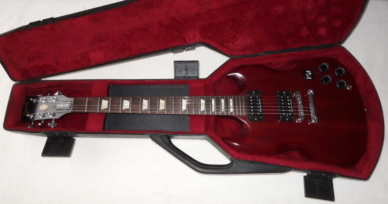 Vintage 1980 Gibson Protector Generation 1 Guitar Case, 3-Latch Case for Norlin Era Gibson SG