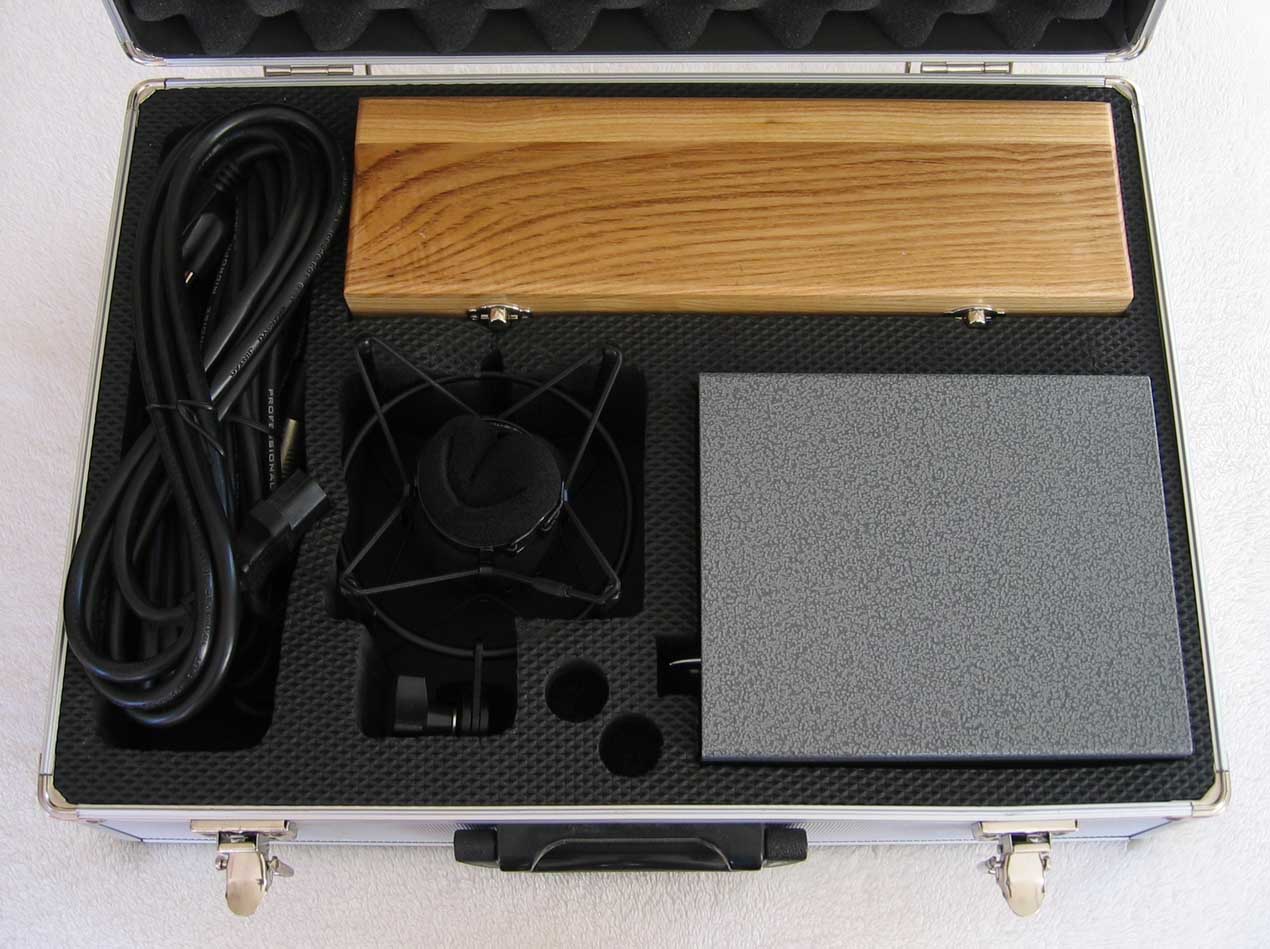 BlackSpade Acoustics UM17R Multi-Pattern Tube Mic by AMI / Oliver Archut