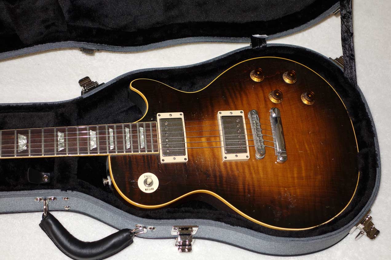 Ameritage AME-S-40 Les Paul Case, Silver Series, Professional 6-Ply Hardshell Arched Case