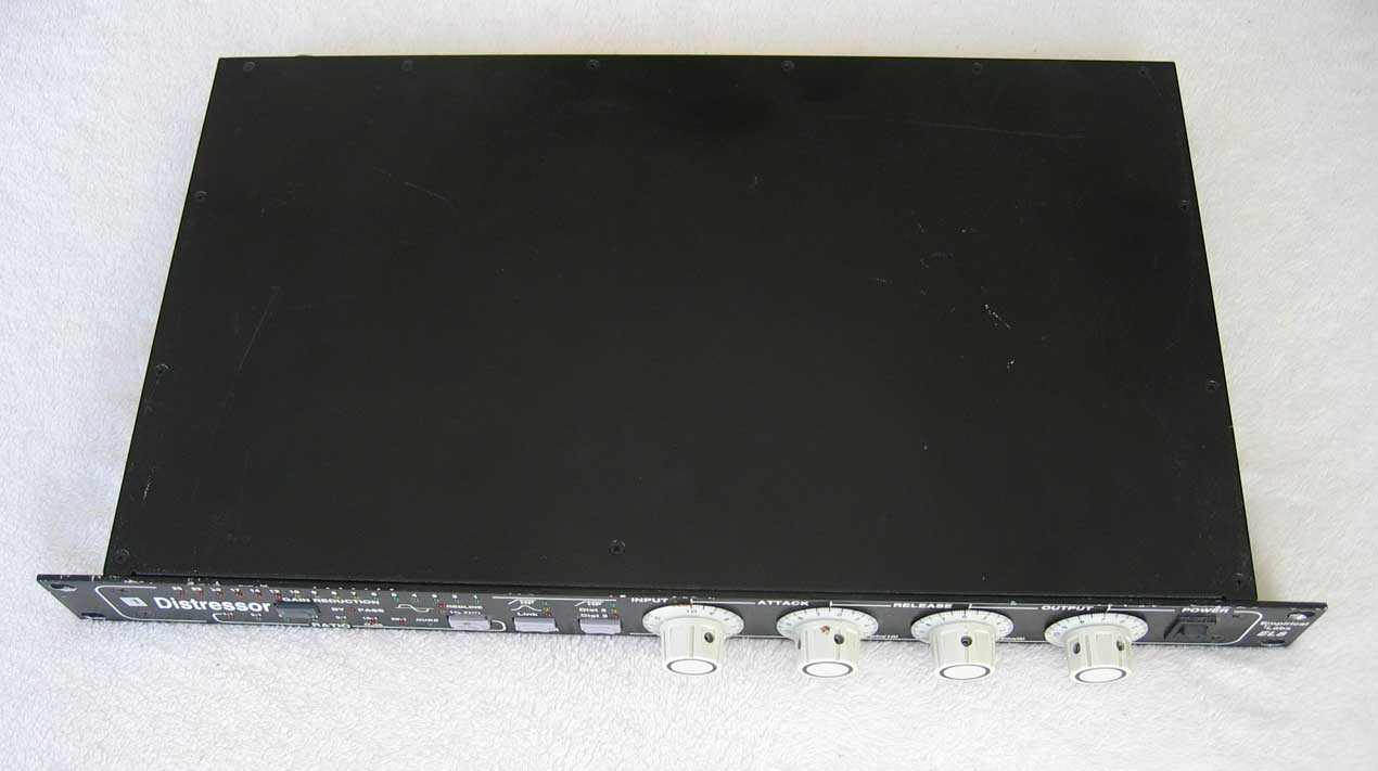 Emprical Labs Distressor - Analog Compressor w/ Vintage Analog Tape Saturation