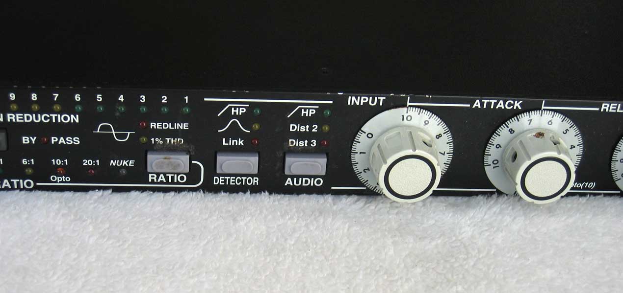 Emprical Labs Distressor - Analog Compressor w/ Vintage Analog Tape Saturation