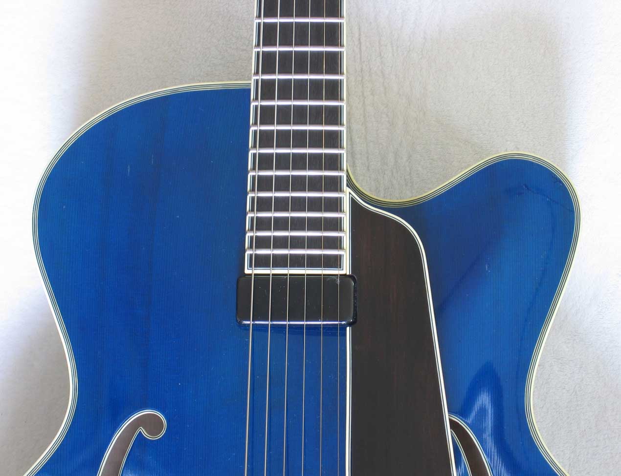Eastman Uptown AR810 CE 17" Archtop Acoustic-Electric Guitar
