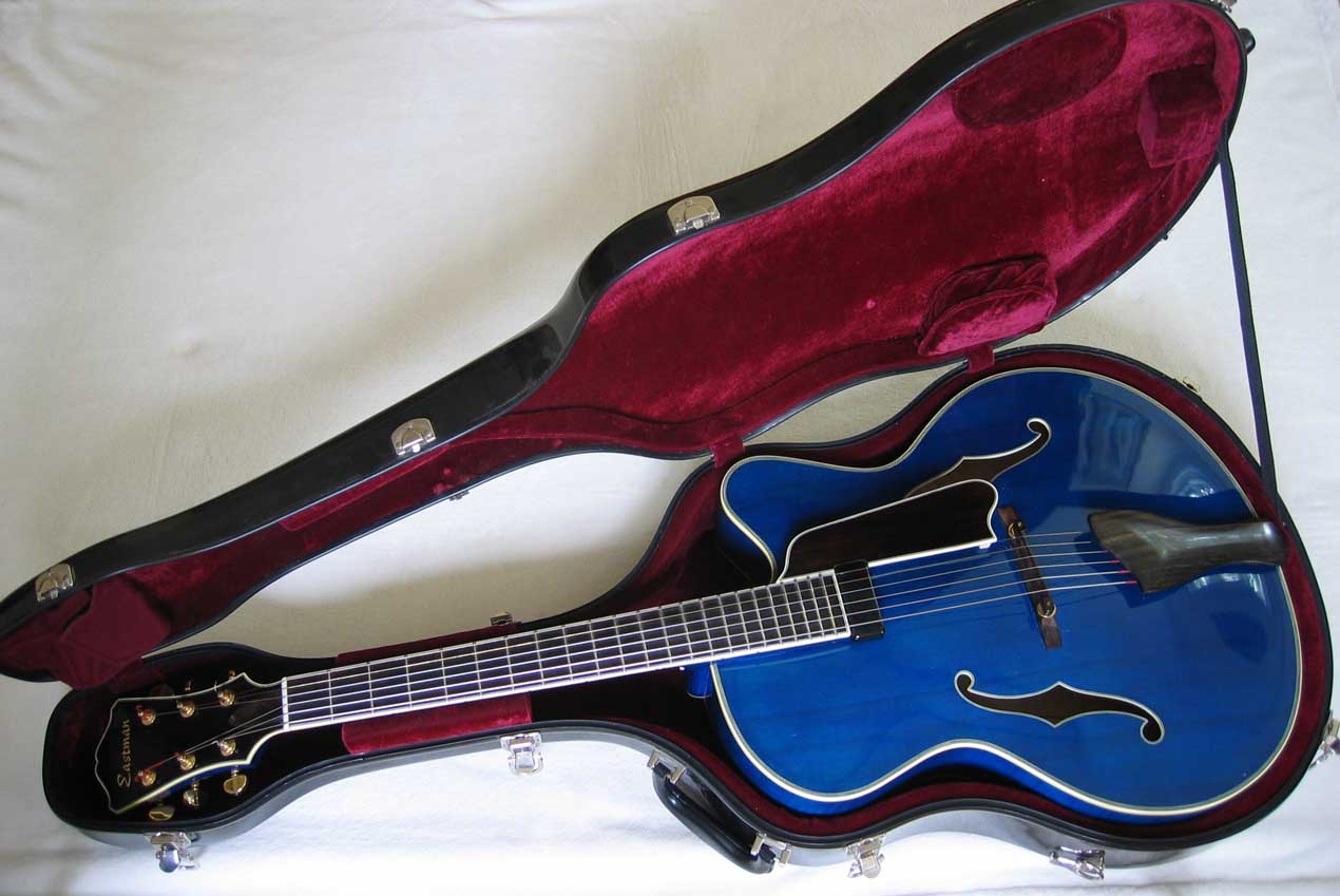 Eastman Uptown AR810 CE 17" Archtop Acoustic-Electric Guitar