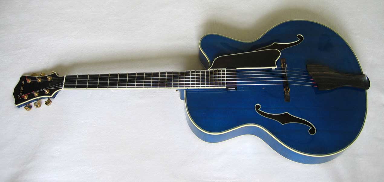 Eastman Uptown AR810 CE 17" Archtop Acoustic-Electric Guitar