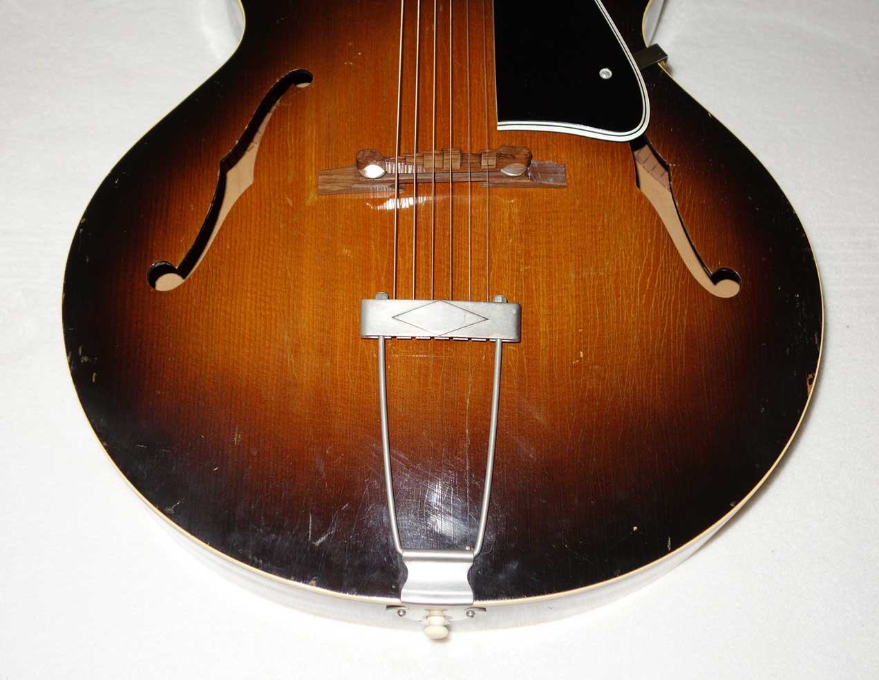 Vintage Gibson L50 Archtop Guitar w/Case, Sunburst Finish