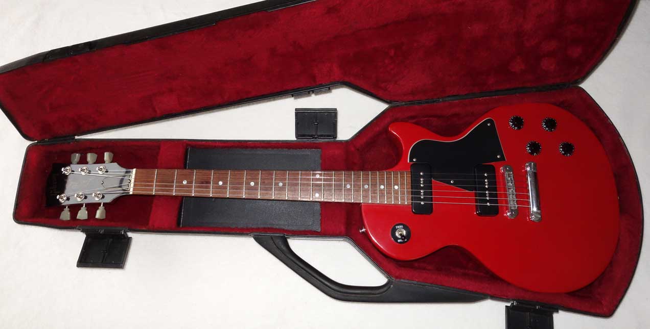 Vintage 1980 Gibson Protector Generation 1 Guitar Case, 3-Latch Case for Norlin Era Gibson SG