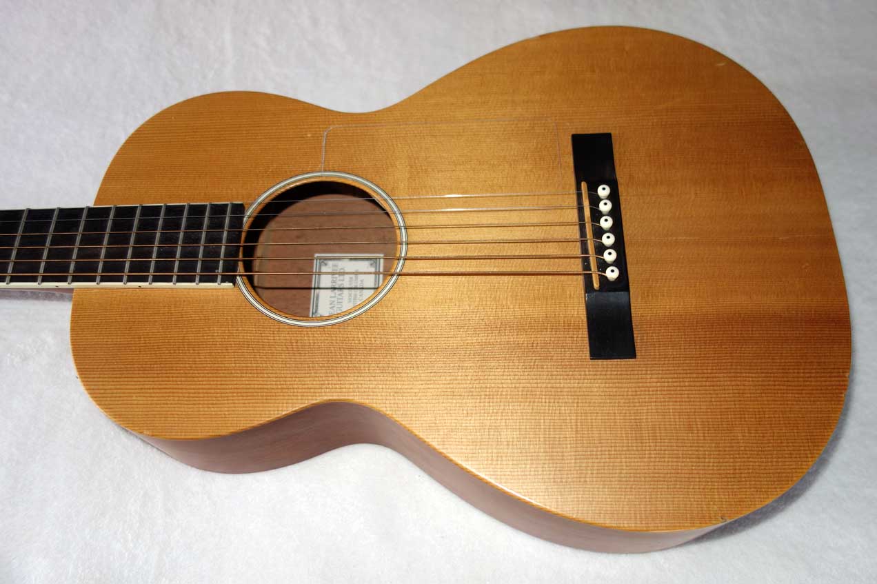 2001 Larivee O-01 / P-01 / P-03 Parlor Guitar w/Hardshell Case (Sitka/Mahogany)