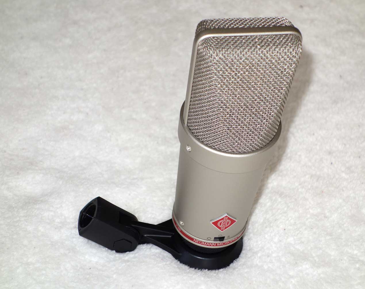 Neuman TLM-127 Set A Multi-Pattern Condenser Mic w/Stand Mount