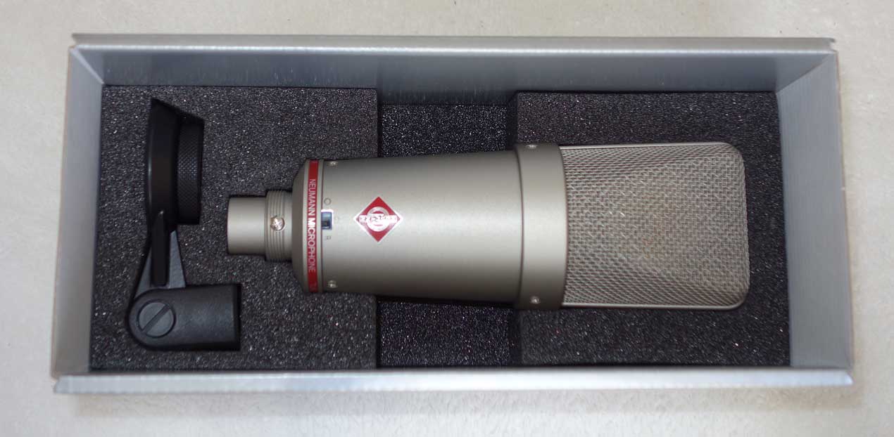 Neuman TLM-127 Set A Multi-Pattern Condenser Mic w/Stand Mount
