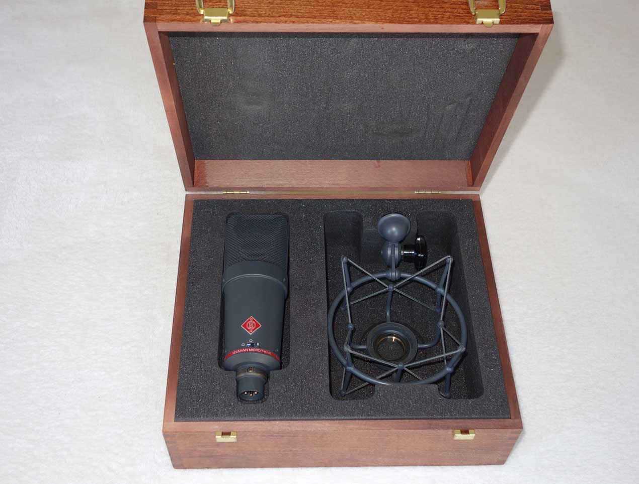 Neuman TLM-127 Set Z Multi-Pattern Condenser Mic w/Shock Mount