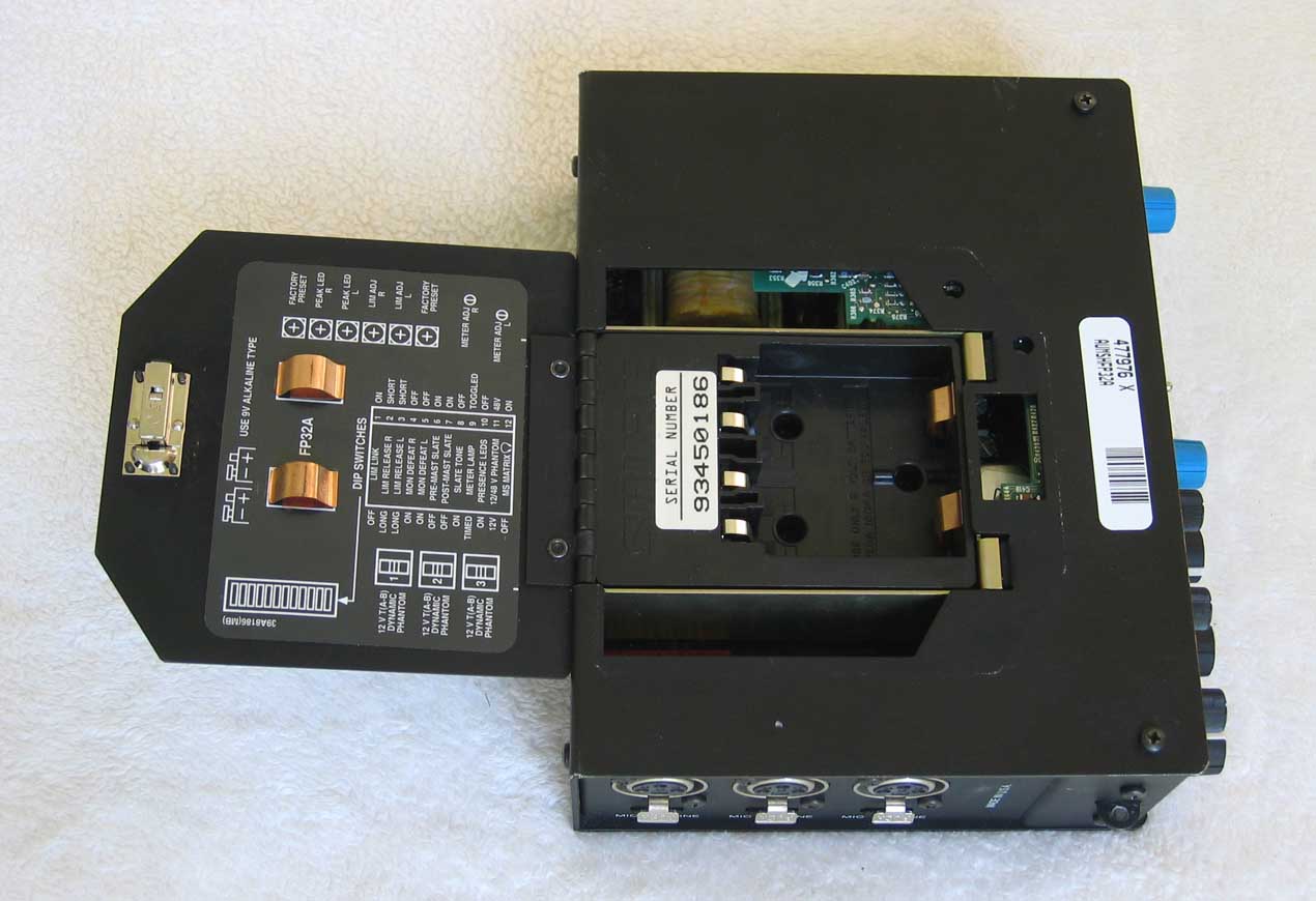 SHURE FP-32a 3-Channel Field Mixer