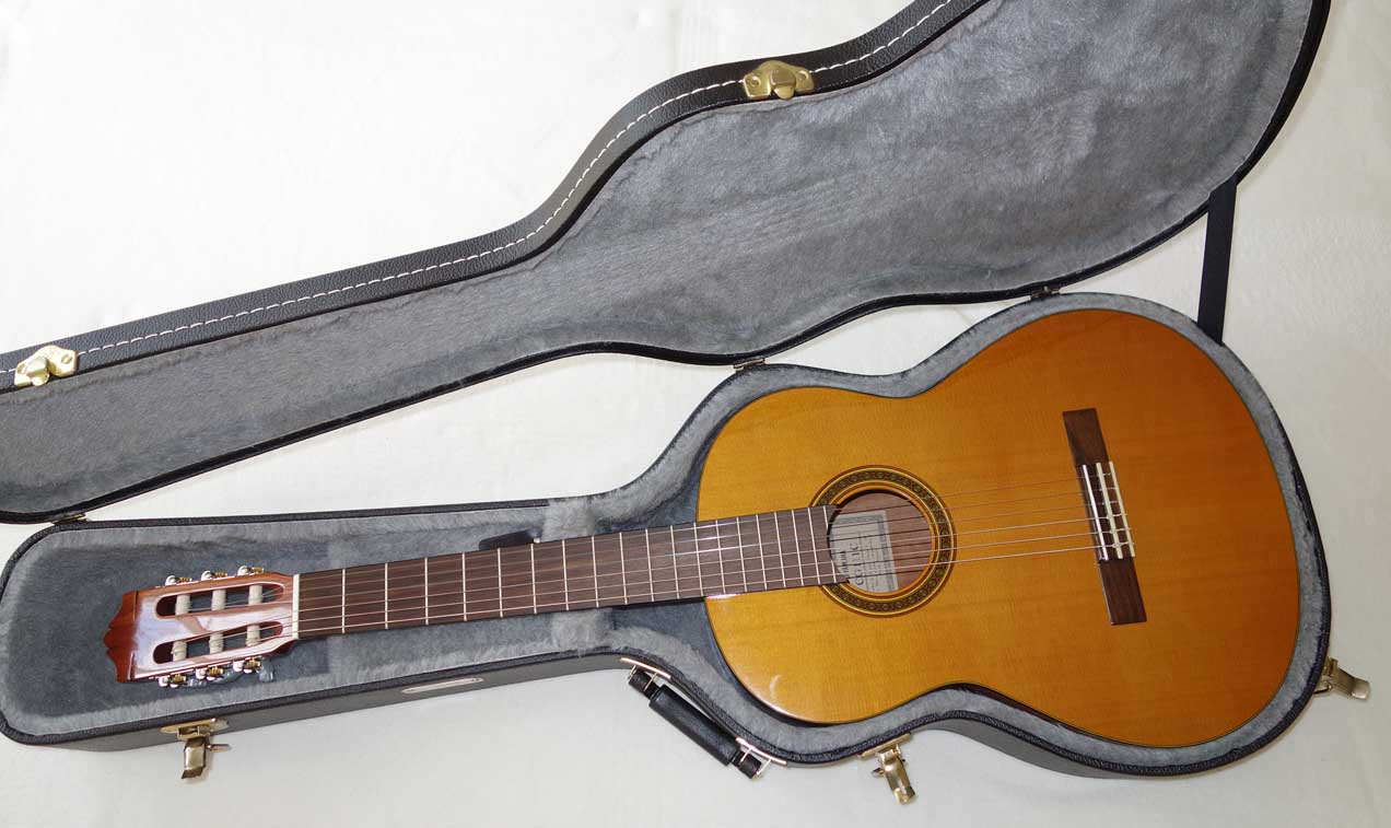 Yamaha CG111C Classical Guitar w/ Case, Solid Cedar Top